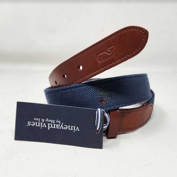 New men's Vineyard Vines Christmas mistletoe emboirdered canvas club belt